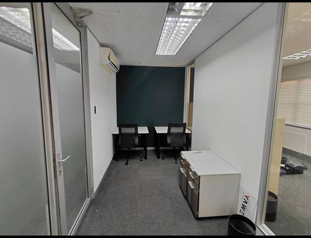 35M² OFFICE TO LET IN EPSOM DOWNS